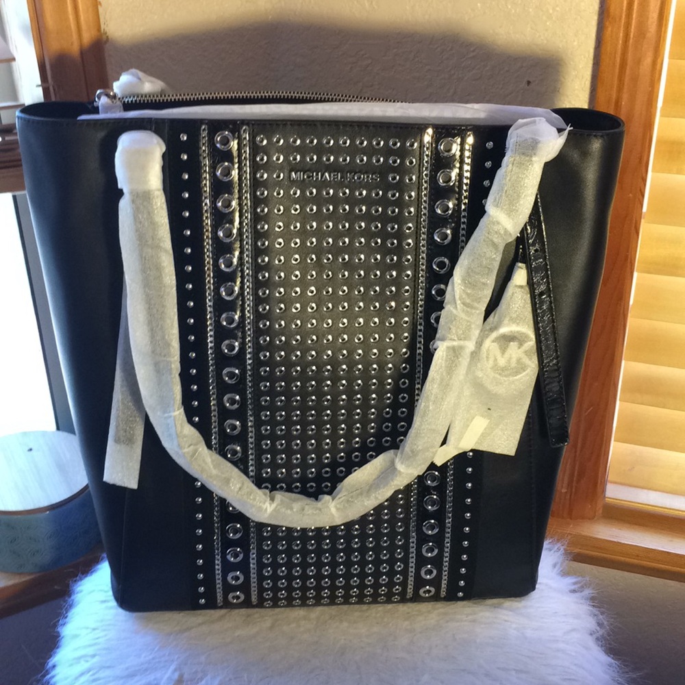 Michael Kors “Megan” Black Tote
